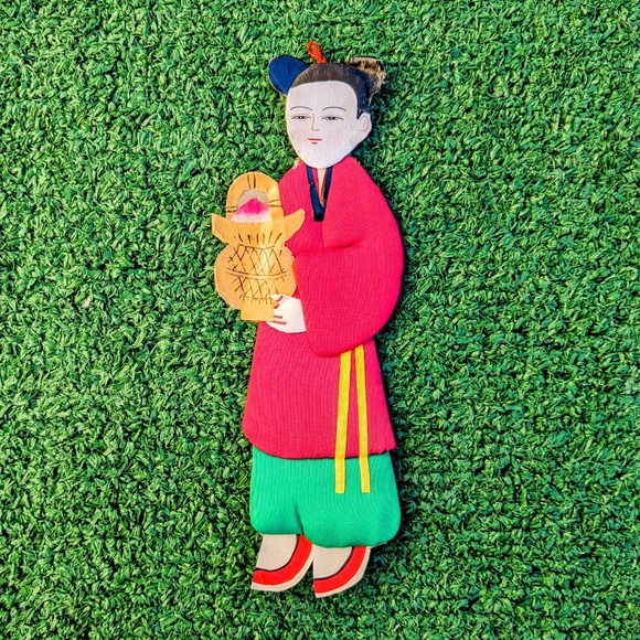 7 Vintage Silk Art Asian Traditional Dress Chinese 1970s Hanging Decoration Set - Picture 5 of 9